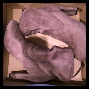 Tan heel bootie 7.5